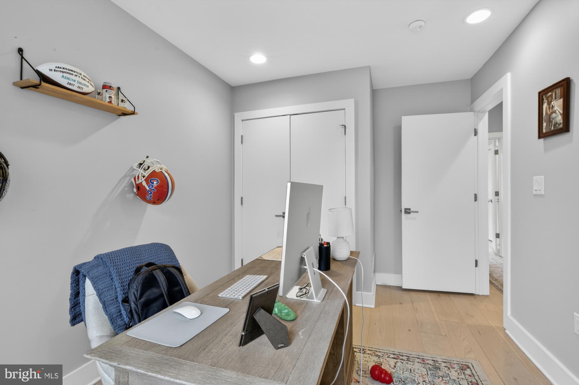 151 North 2nd Street, Unit 5 Philadelphia, PA 19106 - Photo 18 of 35 a living room with furniture and a couch