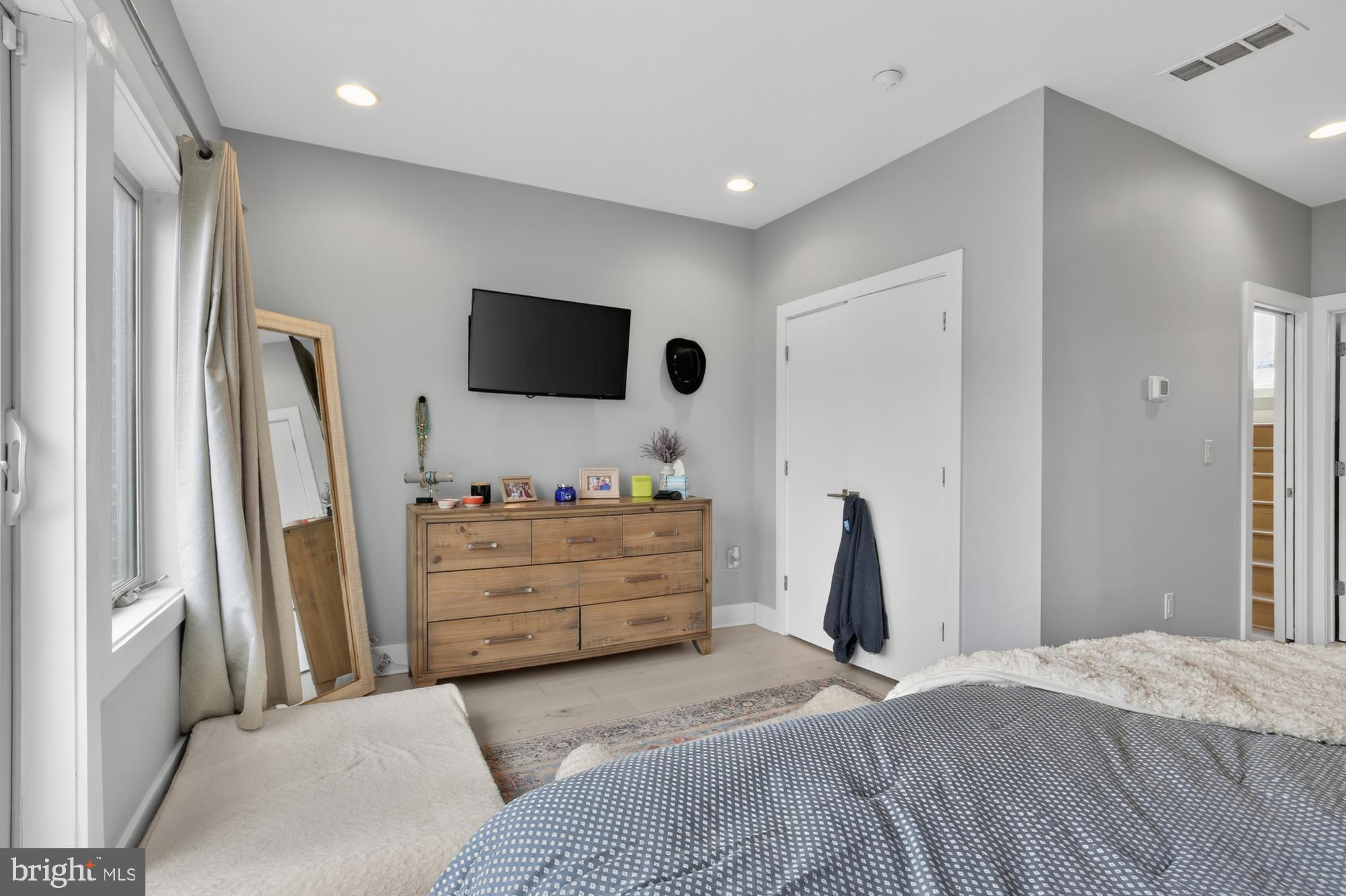 151 North 2nd Street, Unit 5 Philadelphia, PA 19106 - Photo 22 of 35 a room with a bed and a flat screen tv