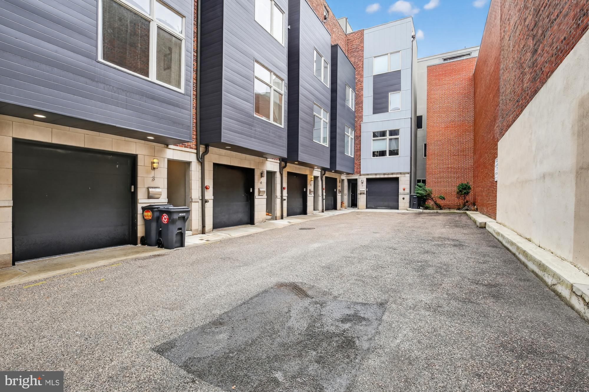 151 North 2nd Street, Unit 5 Philadelphia, PA 19106 - Photo 35 of 35 a view of large building with a street