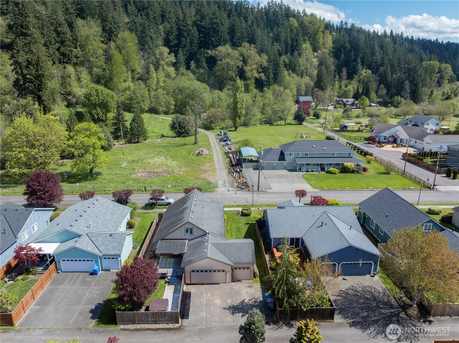 4628 Parker Road East Sumner, WA 98390 - Photo 2 of 34