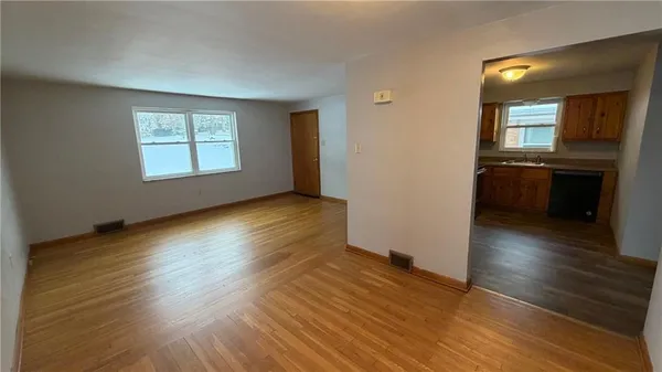 $1,200 | 22 Adrian Avenue, Unit 2, Pittsburgh, PA 15229