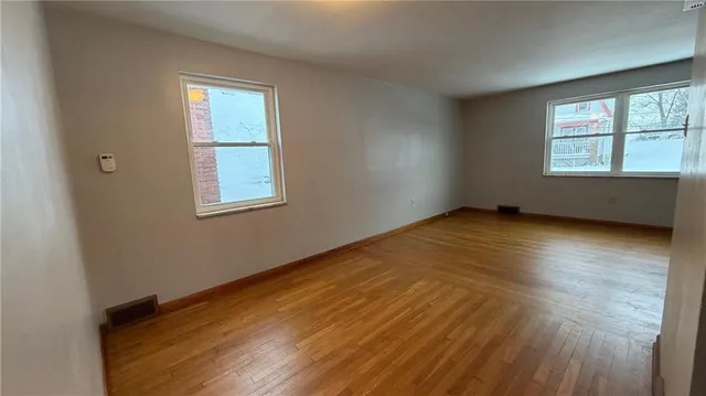 $1,350 | 22 Adrian Avenue, Unit 2, Pittsburgh, PA 15229