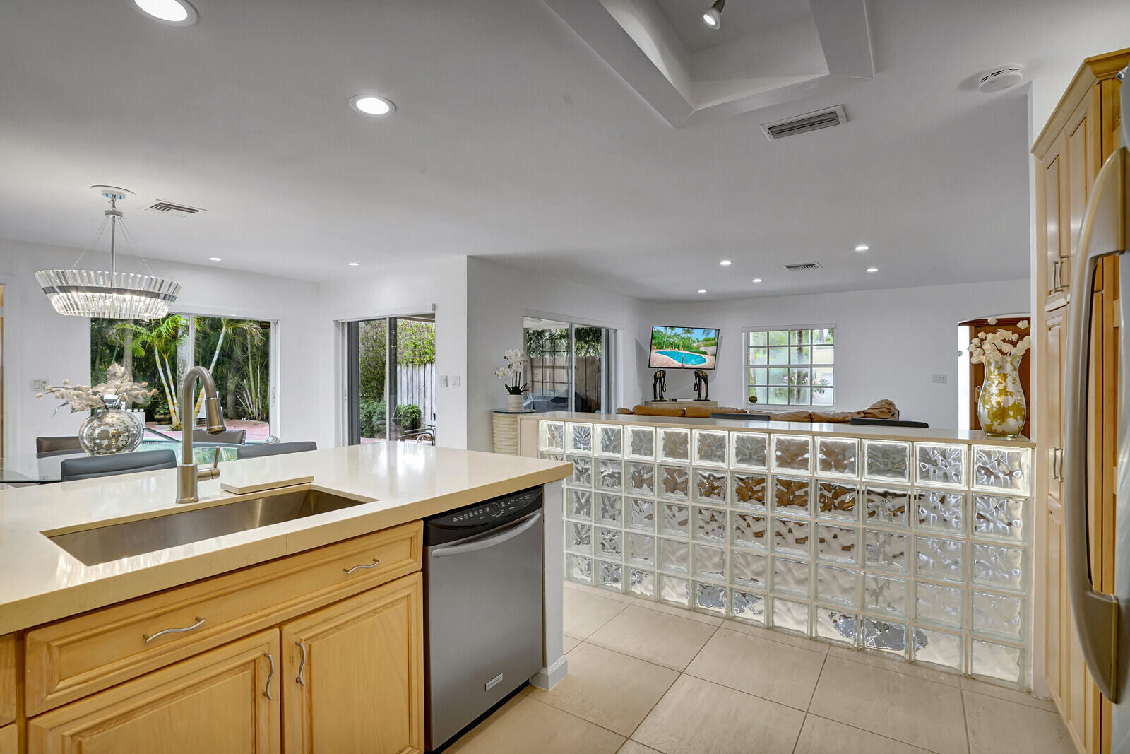 290 East Fern Drive Boca Raton, FL 33432 - Photo 18 of 51 Kitchen