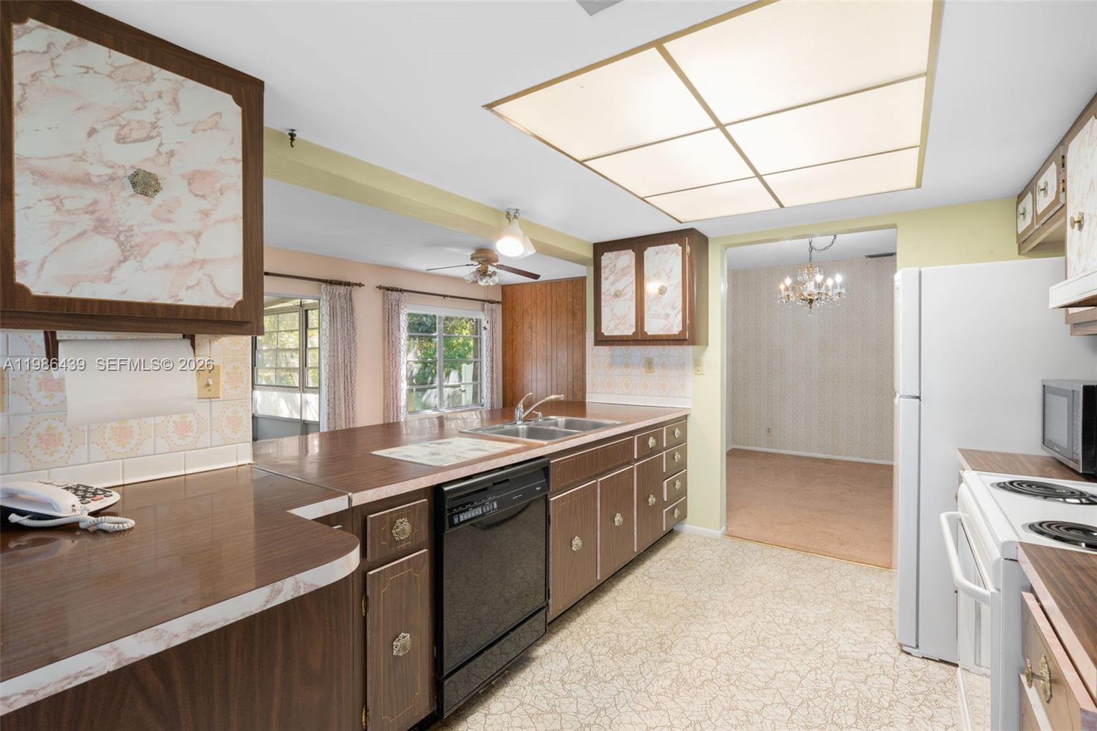 815 Southwest 50th Terrace Margate, FL 33068 - Photo 6 of 40