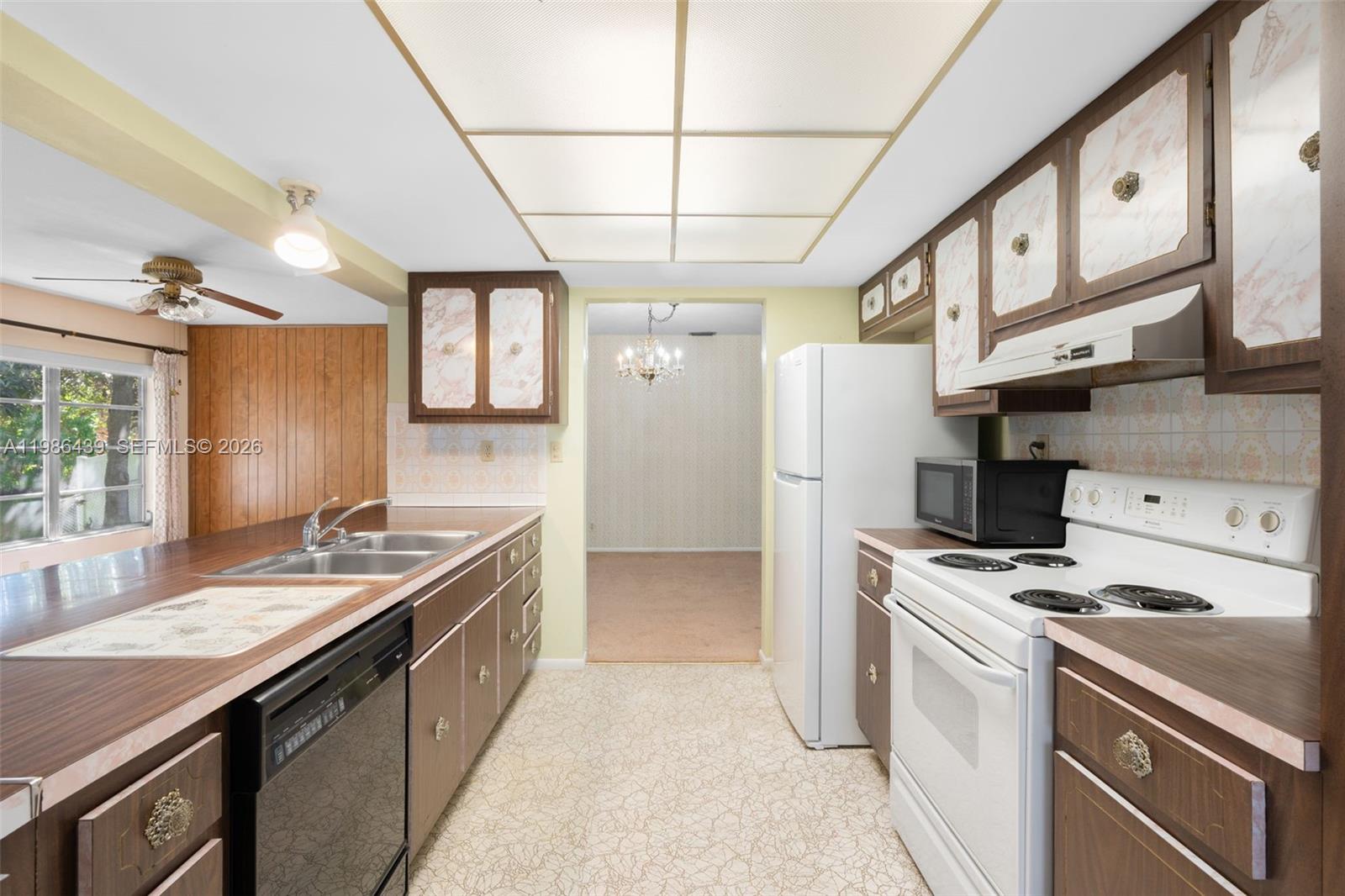 815 Southwest 50th Terrace Margate, FL 33068 - Photo 7 of 40