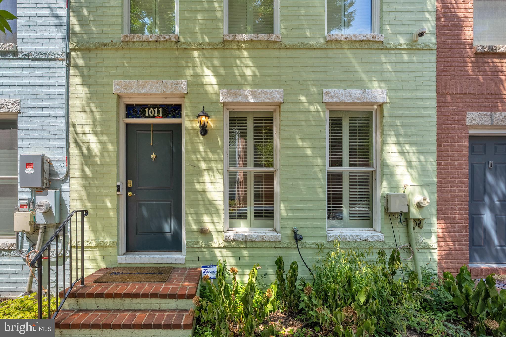 1011 3rd Place Southeast Washington, DC 20003 - Photo 2 of 30