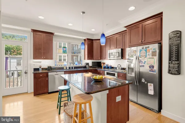 $1,250,000 | 1011 3rd Place Southeast, Washington, DC 20003