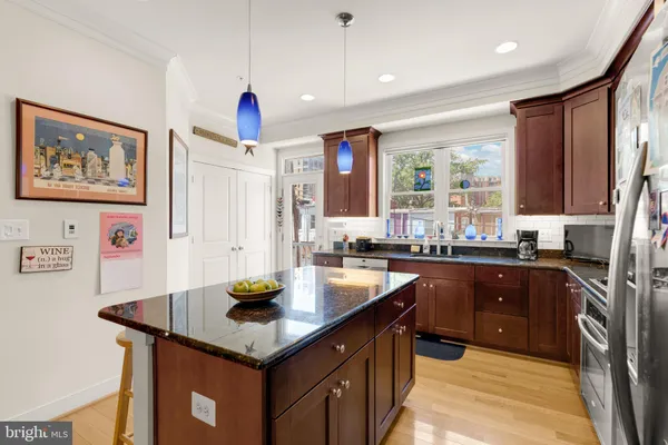 $1,250,000 | 1011 3rd Place Southeast, Washington, DC 20003