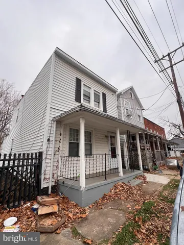 $1,300 | 204 North West Street, Charles Town, WV 25414