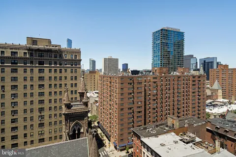 $1,100,000 | 2018-32 Walnut Street, Unit 16GH, Philadelphia, PA 19103
