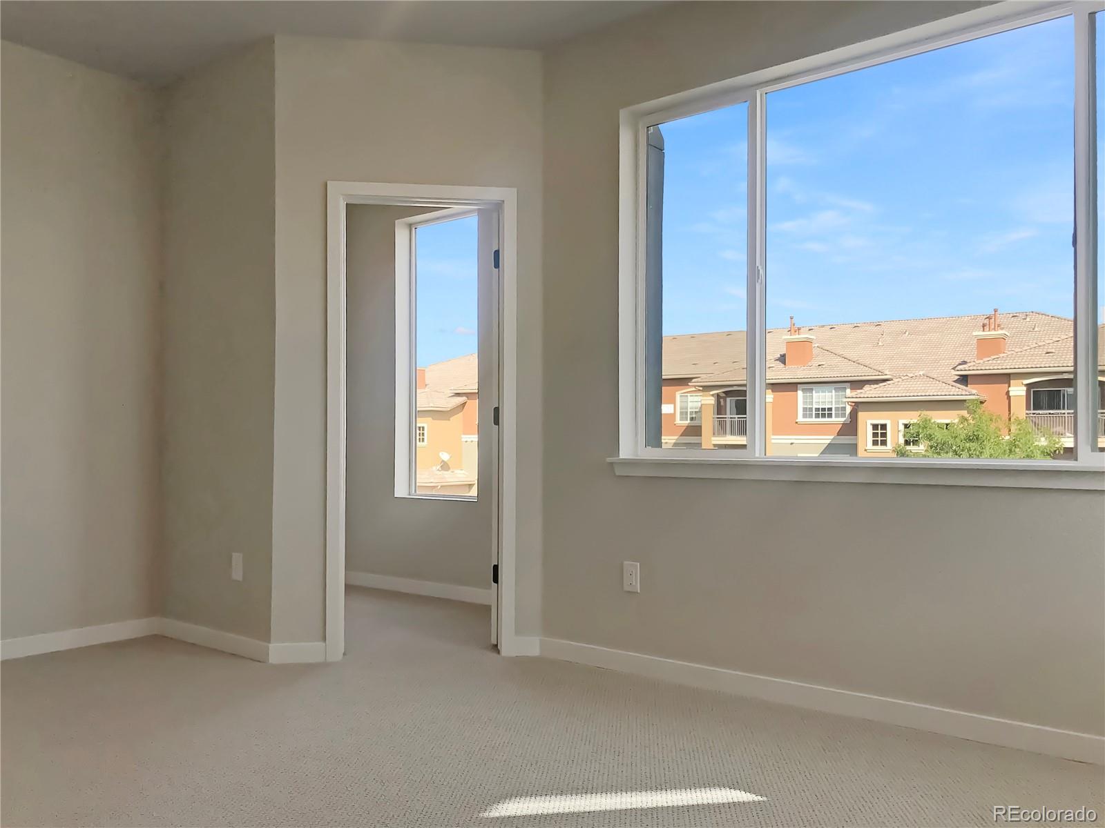 6767 South Tempe Court Aurora, CO 80016 - Photo 14 of 25 an empty room with windows