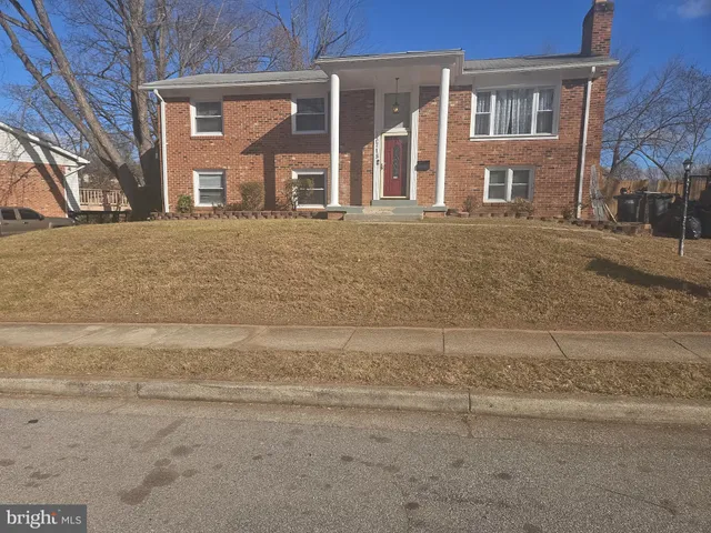 a front view of residential houses with yard