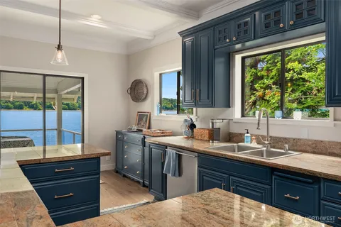 $1,395,550 | 26321 Pillsbury Road Southwest, Vashon, WA 98070