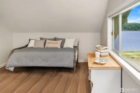 $1,395,550 | 26321 Pillsbury Road Southwest, Vashon, WA 98070