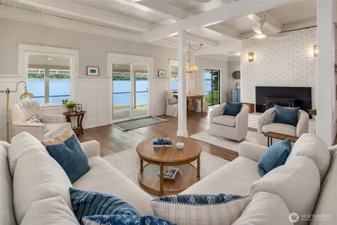 $1,395,550 | 26321 Pillsbury Road Southwest, Vashon, WA 98070