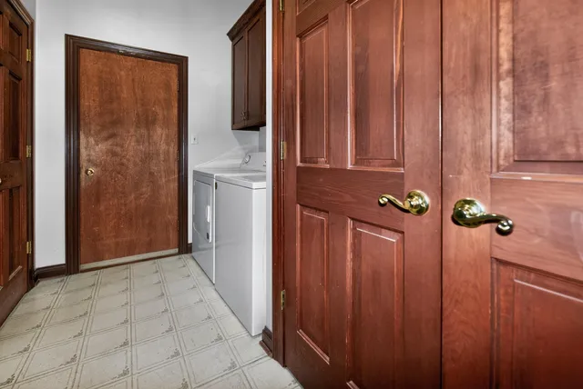 $649,900 | 2075 Parkwood Court, Grafton, WI 53024