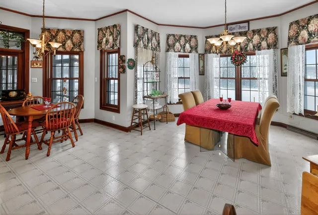 $649,900 | 2075 Parkwood Court, Grafton, WI 53024