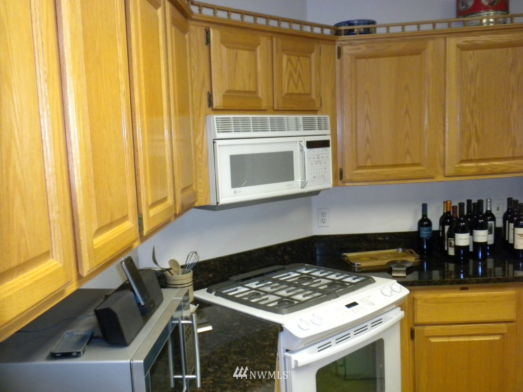 30402 Thomas Road Southeast Kent, WA 98042 - Photo 3 of 14