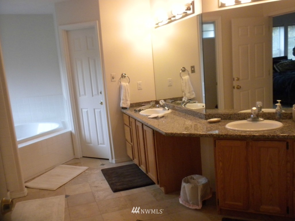 30402 Thomas Road Southeast Kent, WA 98042 - Photo 9 of 14