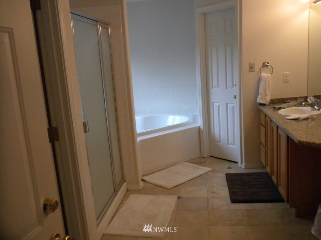 30402 Thomas Road Southeast Kent, WA 98042 - Photo 10 of 14