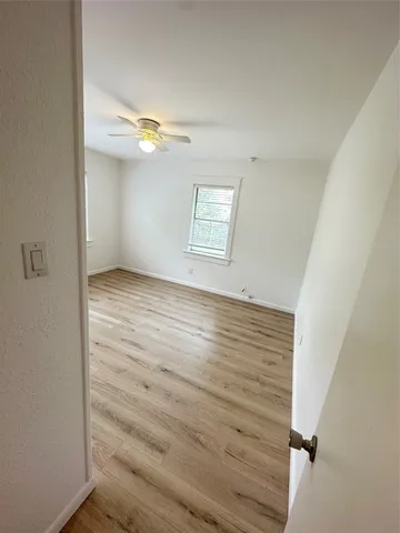 a view of empty room with ceiling fan