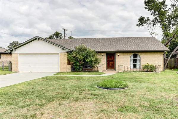 $1,975 | 3503 Old Oaks Drive, Bryan, TX 77802
