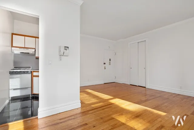 $645,000 | 112 West 72nd Street, Unit 12E | Upper West Side