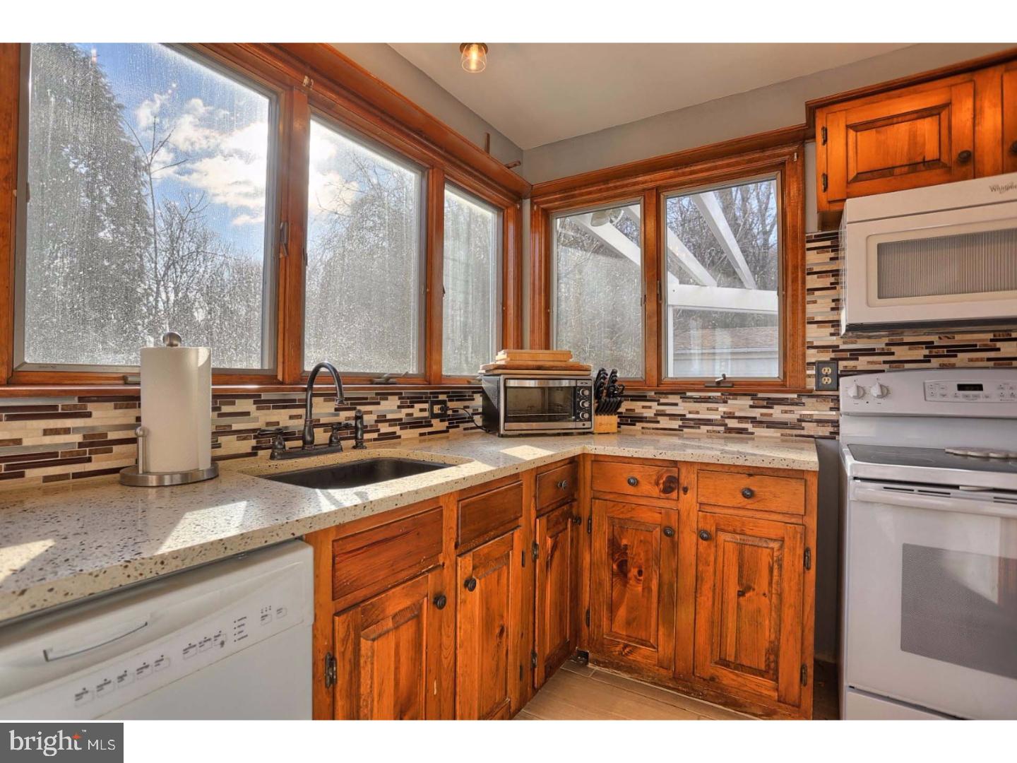 326 Parkview Road Reading, PA 19606 - Photo 3 of 25 Kitchen