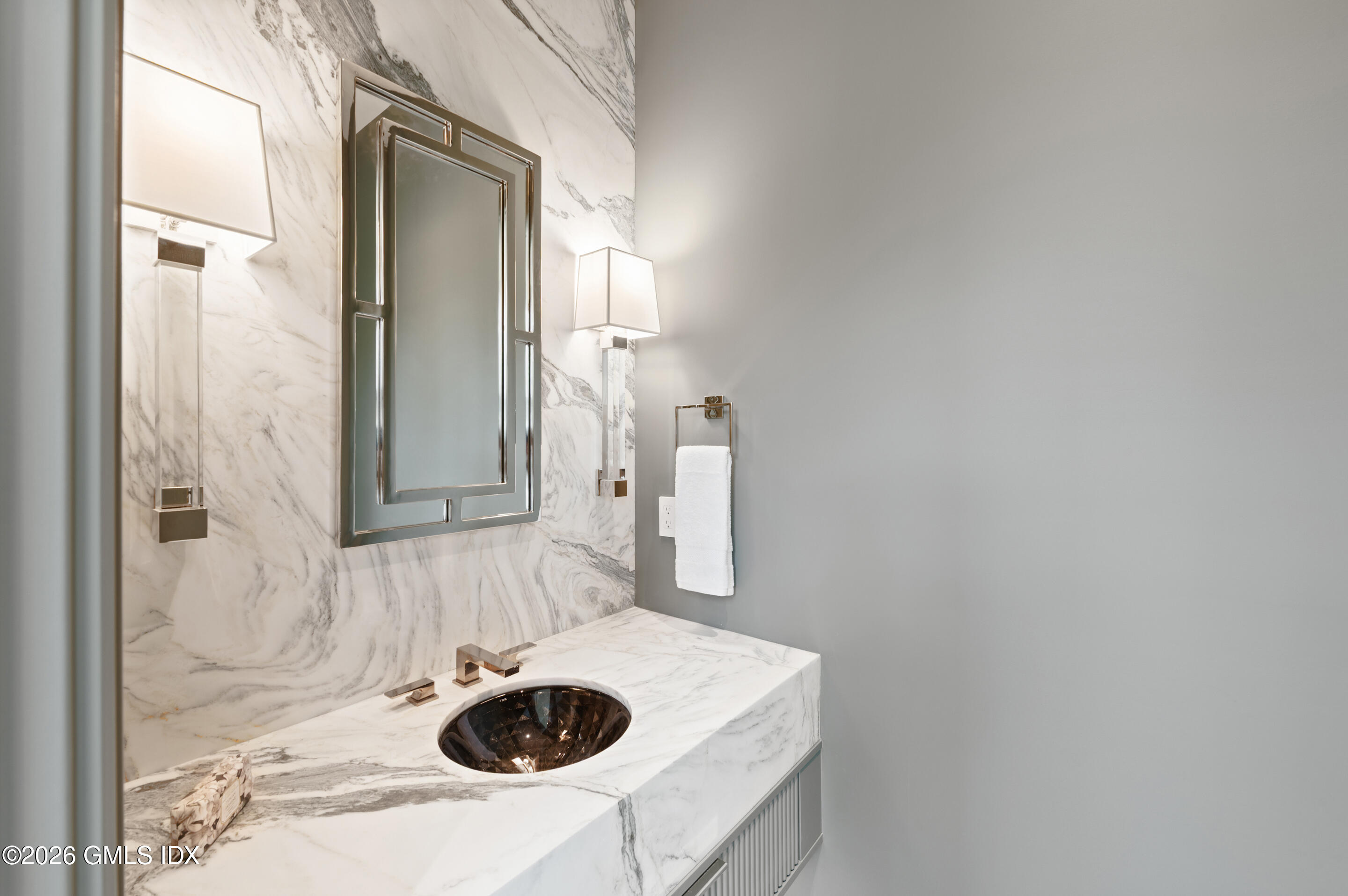 7 Parsonage Road Greenwich, CT 06830 - Photo 18 of 47 POWDER ROOM