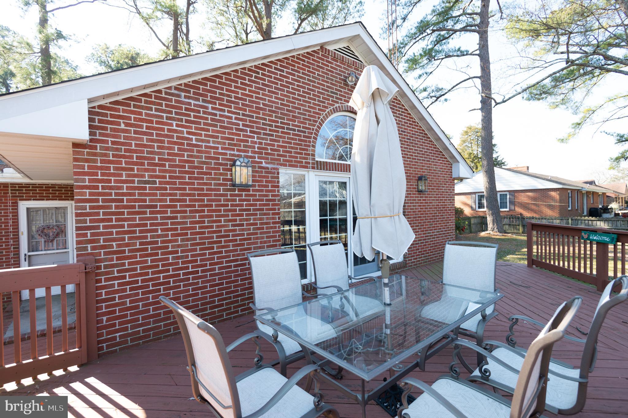 15 Algonquin Road Cambridge, MD 21613 - Photo 8 of 56 Spacious deck for outdoor enjoyment