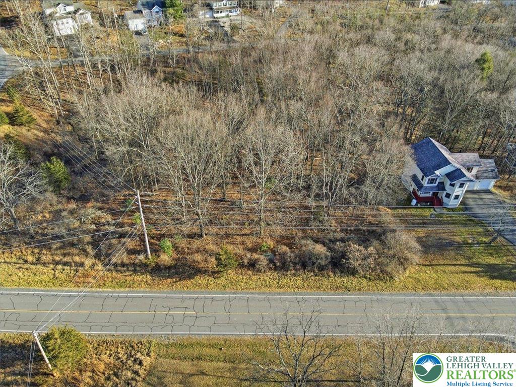 3032 32a Kirkham Road Bushkill, PA 18324 - Photo 7 of 15 a view of wooden floor