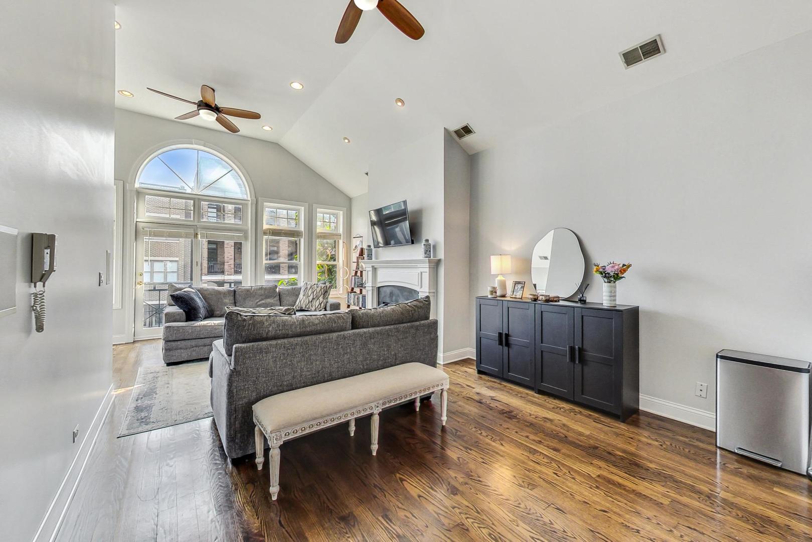 4146 North Lincoln Avenue, Unit 3 Chicago, IL 60618 - Photo 7 of 29 Gallery Image 7