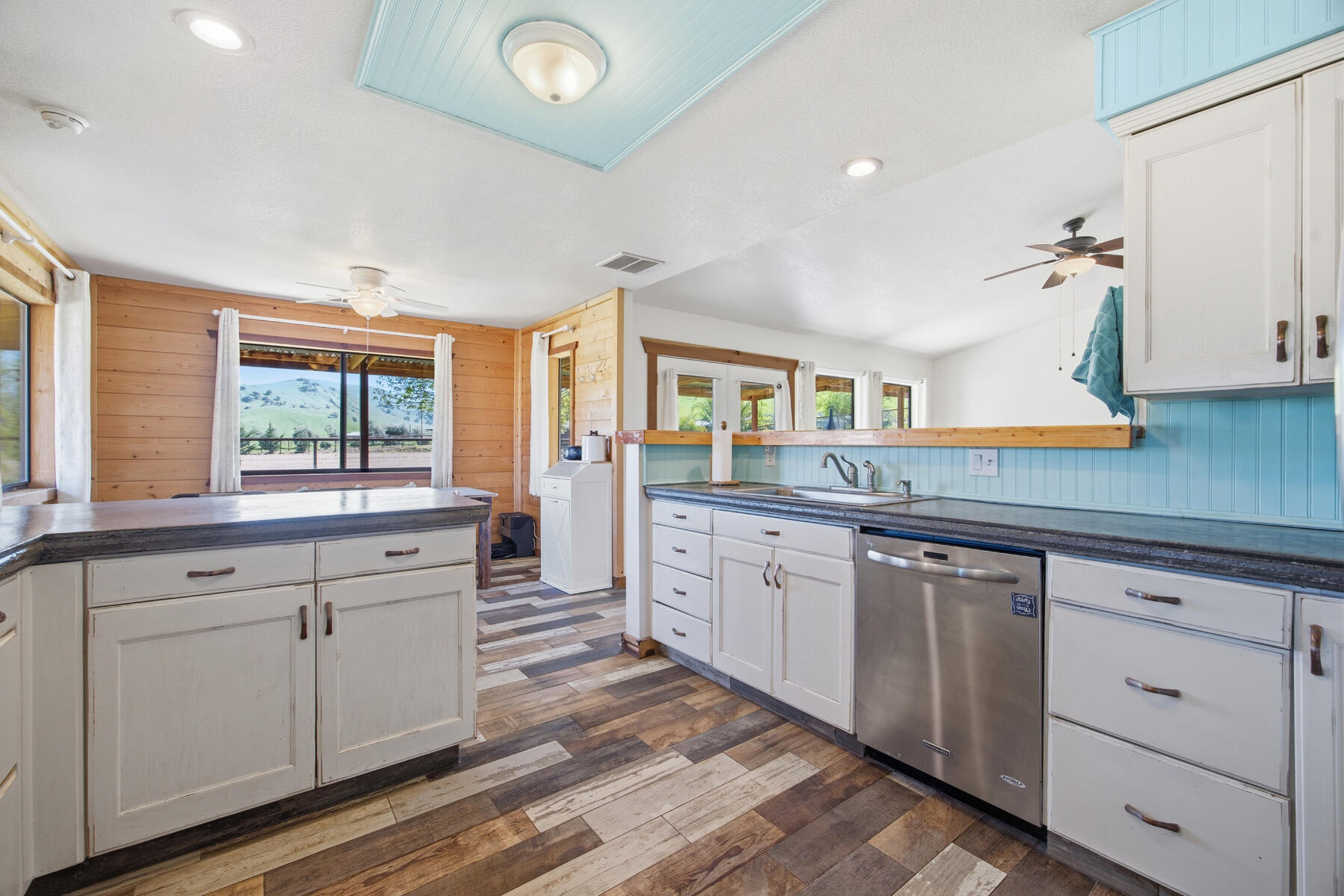 31393 Dahlem Drive Exeter, CA 93221 - Photo 14 of 79 14 - Kitchen (4)