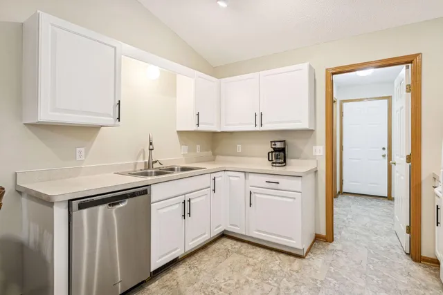 $300,000 | 14549 Beverly Lane, Savage, MN 55378