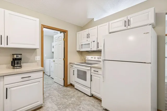 $300,000 | 14549 Beverly Lane, Savage, MN 55378