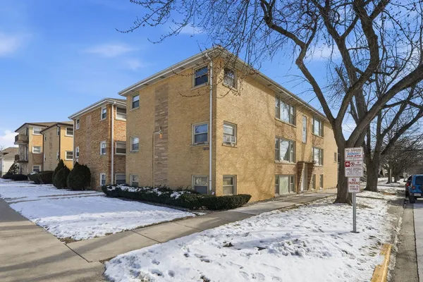 $199,000 | 7519 West Fullerton Avenue, Unit 2S, Elmwood Park, IL 60707