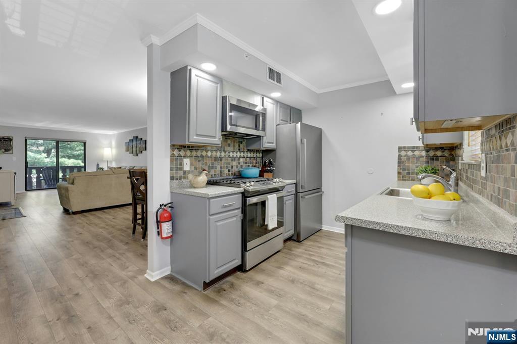 203 Mark Twain Way Mahwah, NJ 07430 - Photo 6 of 18