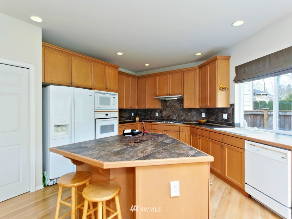 3827 216th Place Southeast Bothell, WA 98021 - Photo 5 of 25