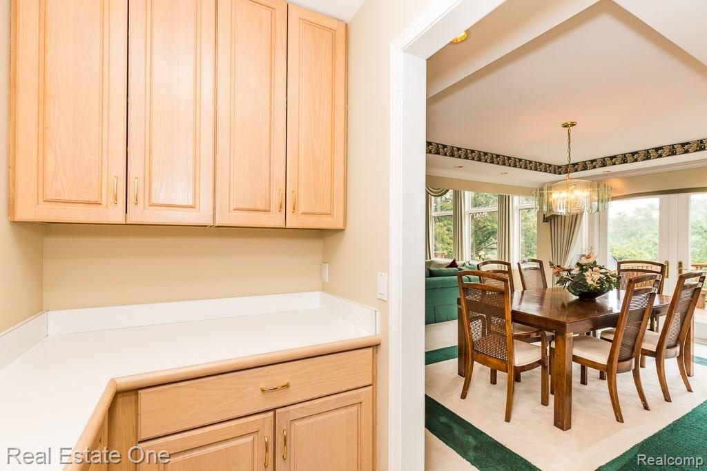 2129 Clinton View Circle Rochester Hills, MI 48309 - Photo 10 of 37