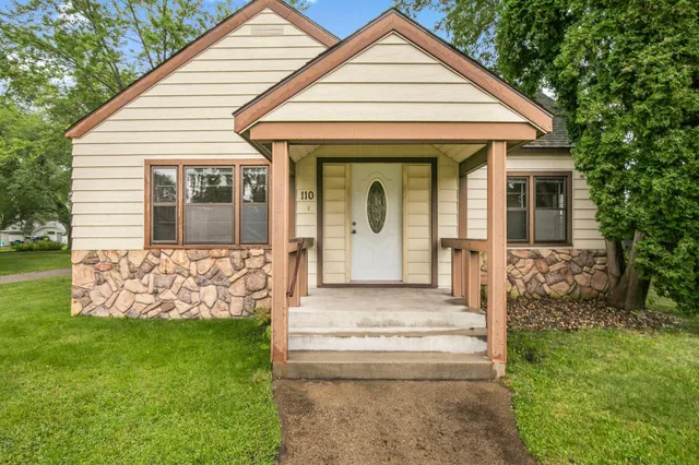 $259,900 | 110 Ash Street East, St. Joseph, MN 56374