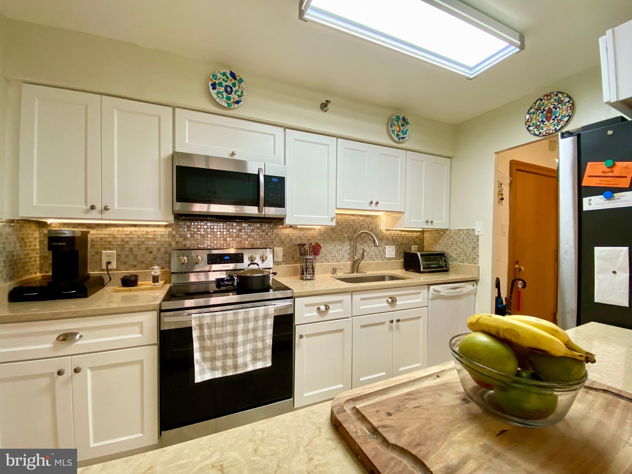 1301 North Courthouse Road, Unit 812 Arlington, VA 22201 - Photo 8 of 44 Renovated Kitchen