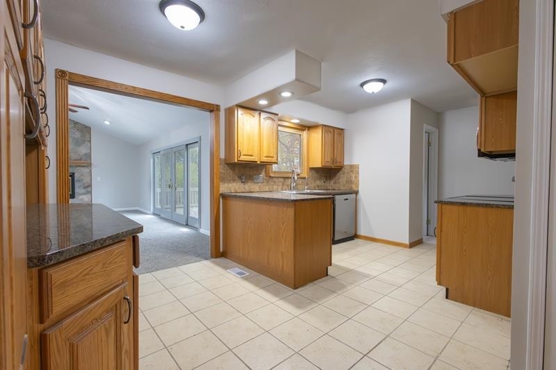 14010 Torrey Road Fenton, MI 48430 - Photo 4 of 25 Gallery Image 4