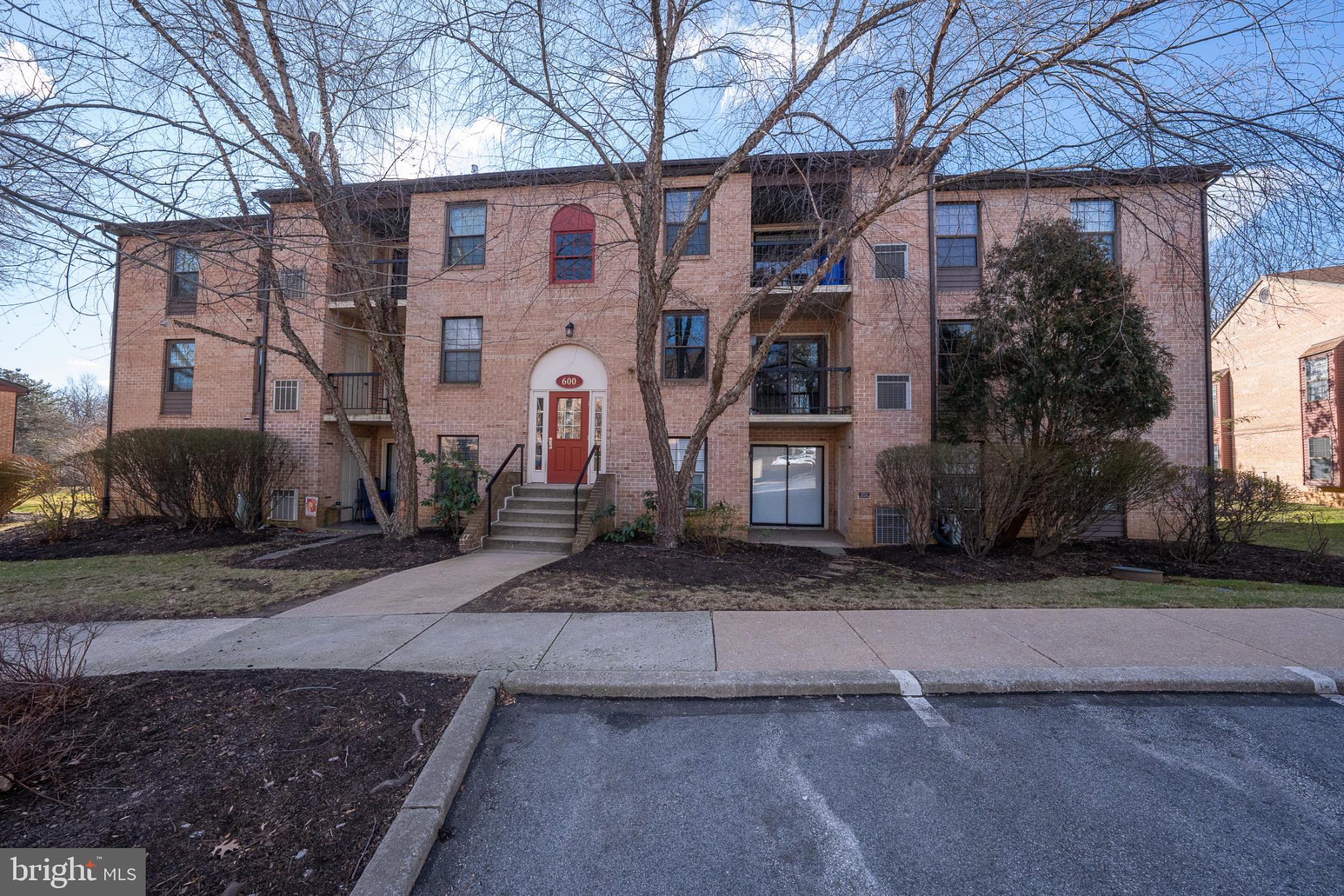 620 Washington Place, Unit 20 Chesterbrook, PA 19087 - Photo 3 of 23 a front view of a house with garden