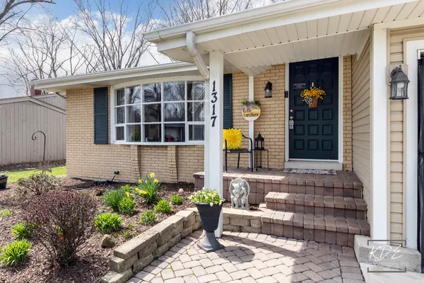 $545,500 | 1317 Carol Lane, Naperville, IL 60565