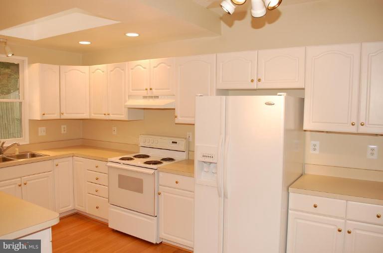 1714 South Rolling Road Halethorpe, MD 21227 - Photo 6 of 16 Kitchen