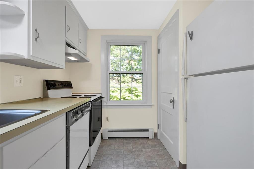 189 Wythburn Road South Portland, ME 04106 - Photo 3 of 24 Kitchen