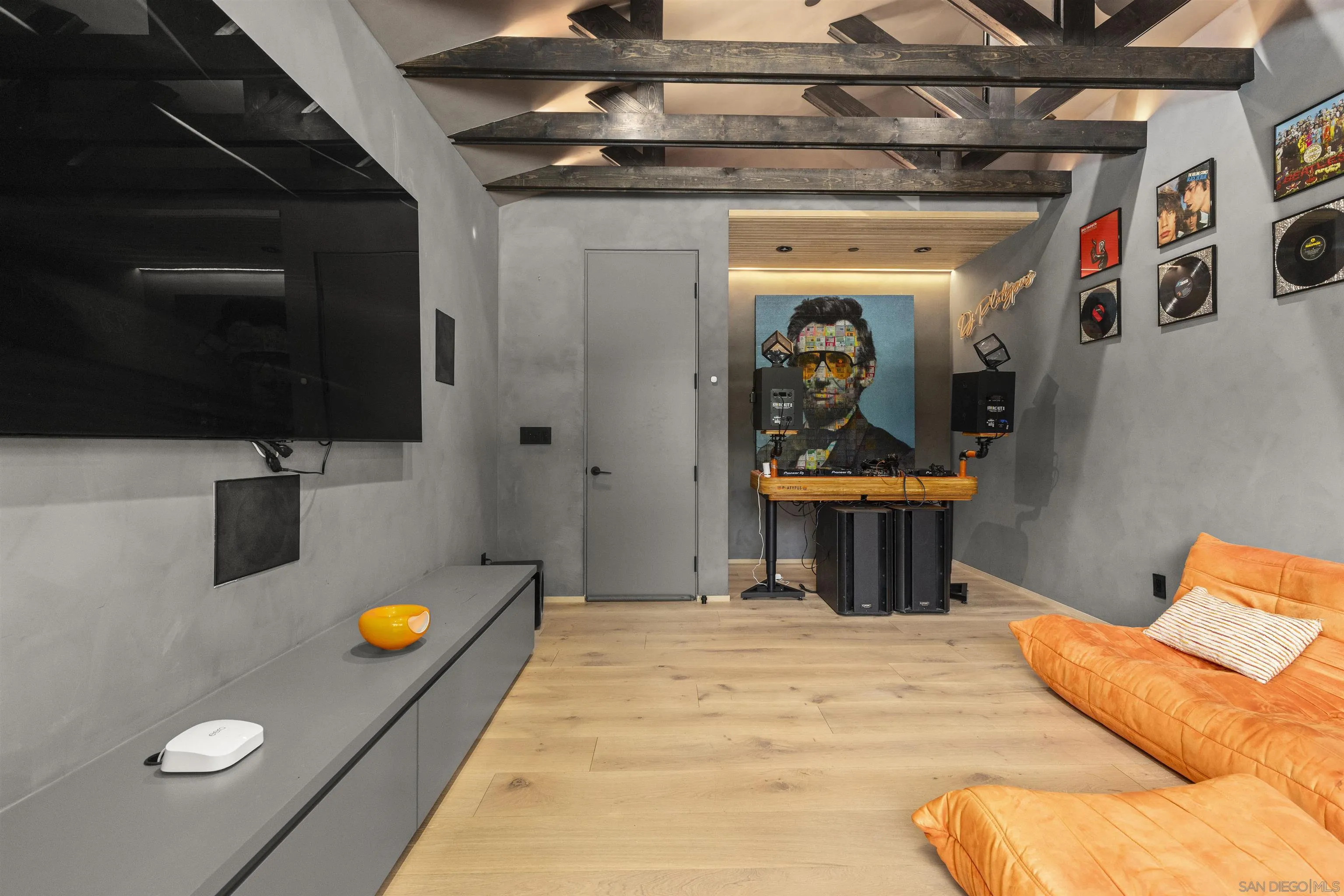 4874 Sun Valley Road Del Mar, CA 92014 - Photo 17 of 42 a view of a living room