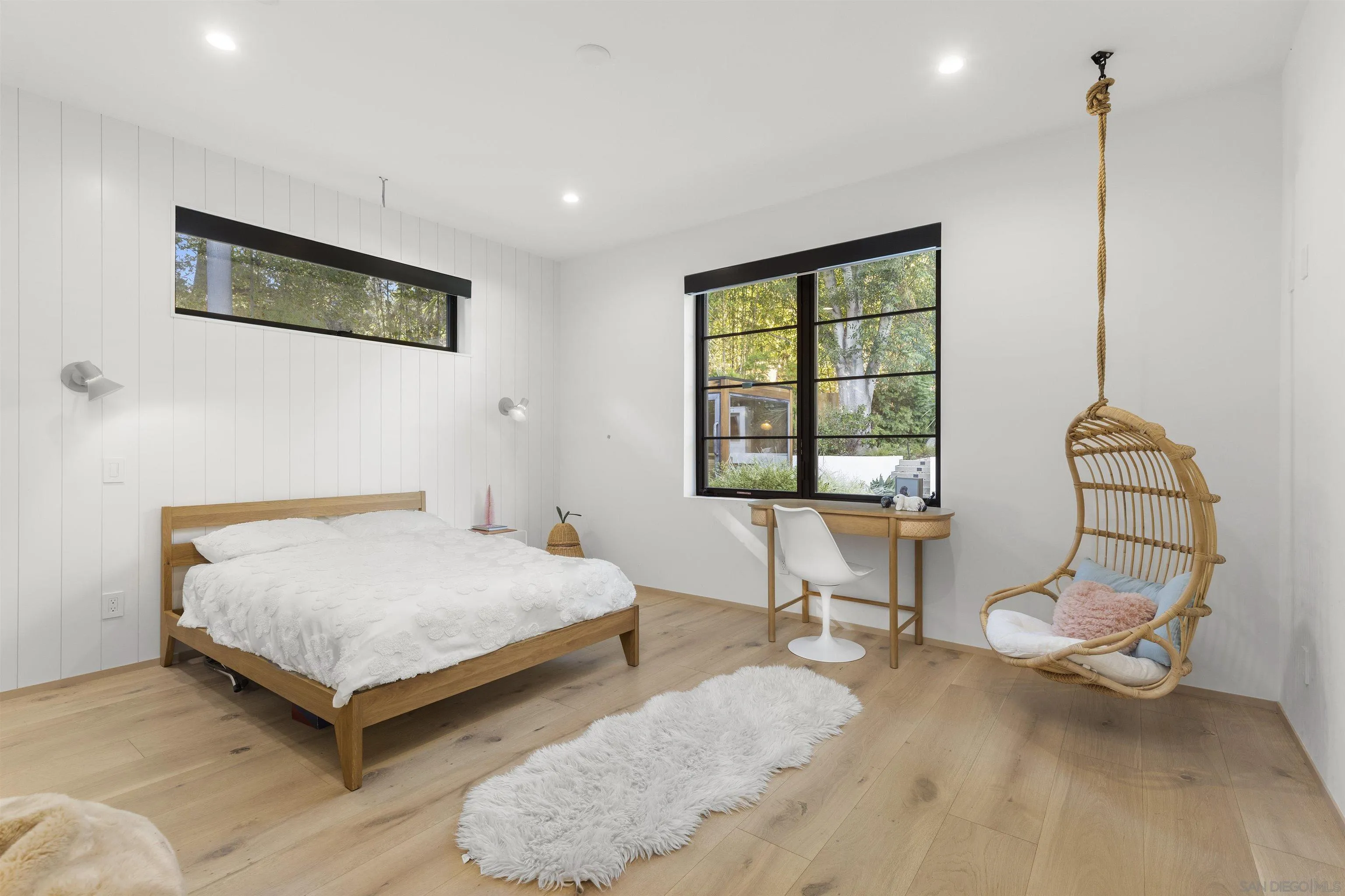 4874 Sun Valley Road Del Mar, CA 92014 - Photo 18 of 42 a bedroom with a bed and a window