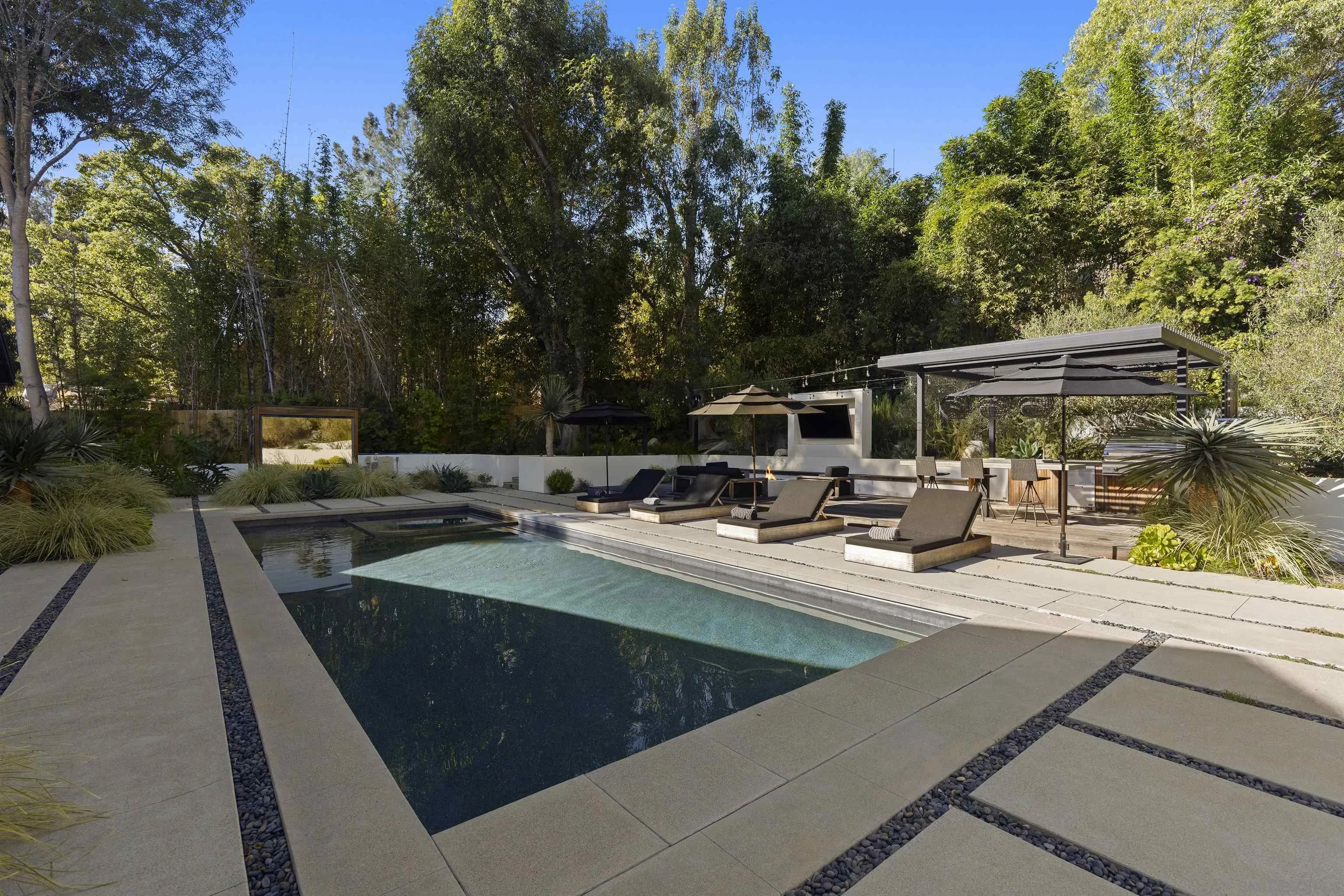 4874 Sun Valley Road Del Mar, CA 92014 - Photo 28 of 42 a view of a patio with chairs and a table