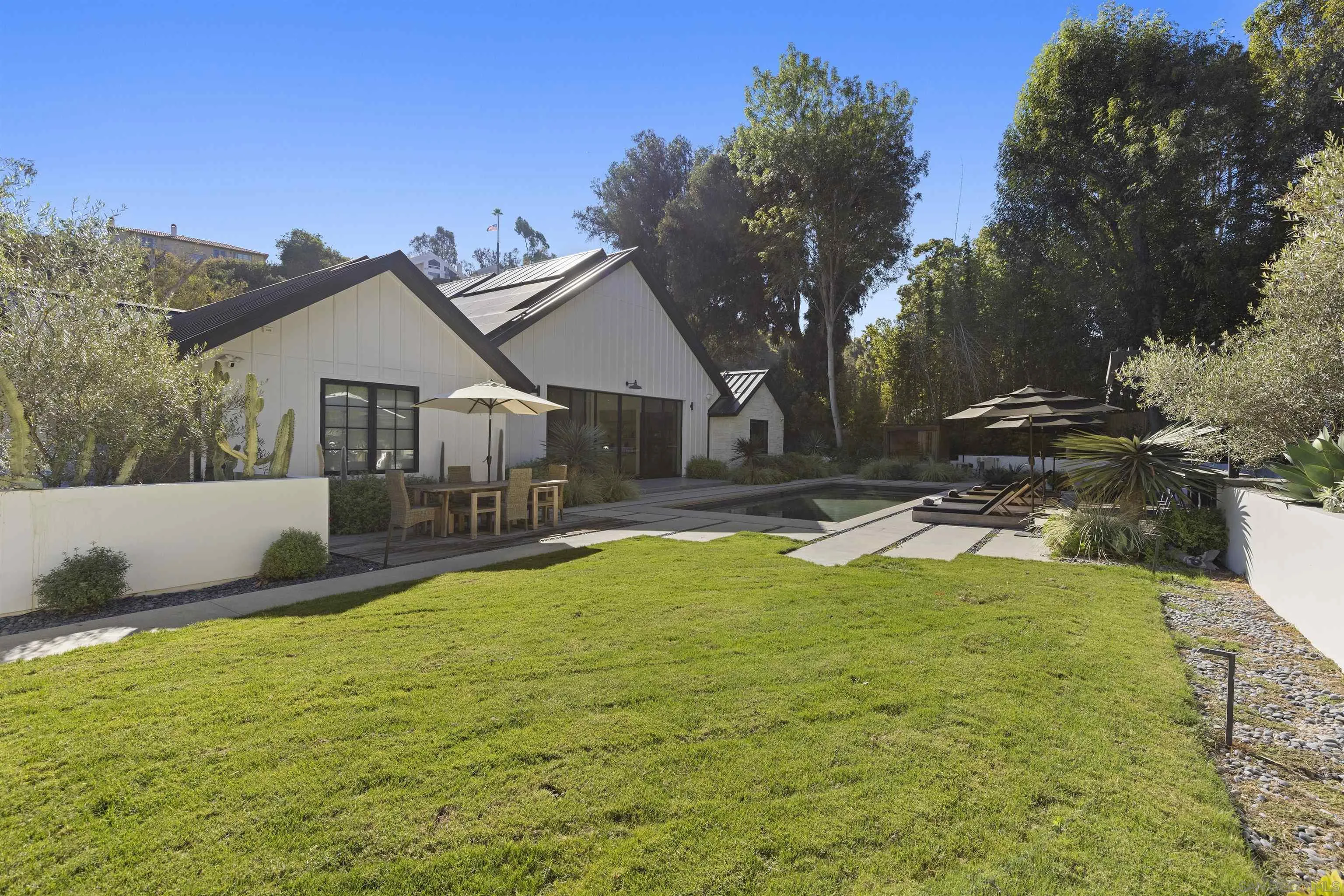 4874 Sun Valley Road Del Mar, CA 92014 - Photo 38 of 42 a view of a house with swimming pool and porch